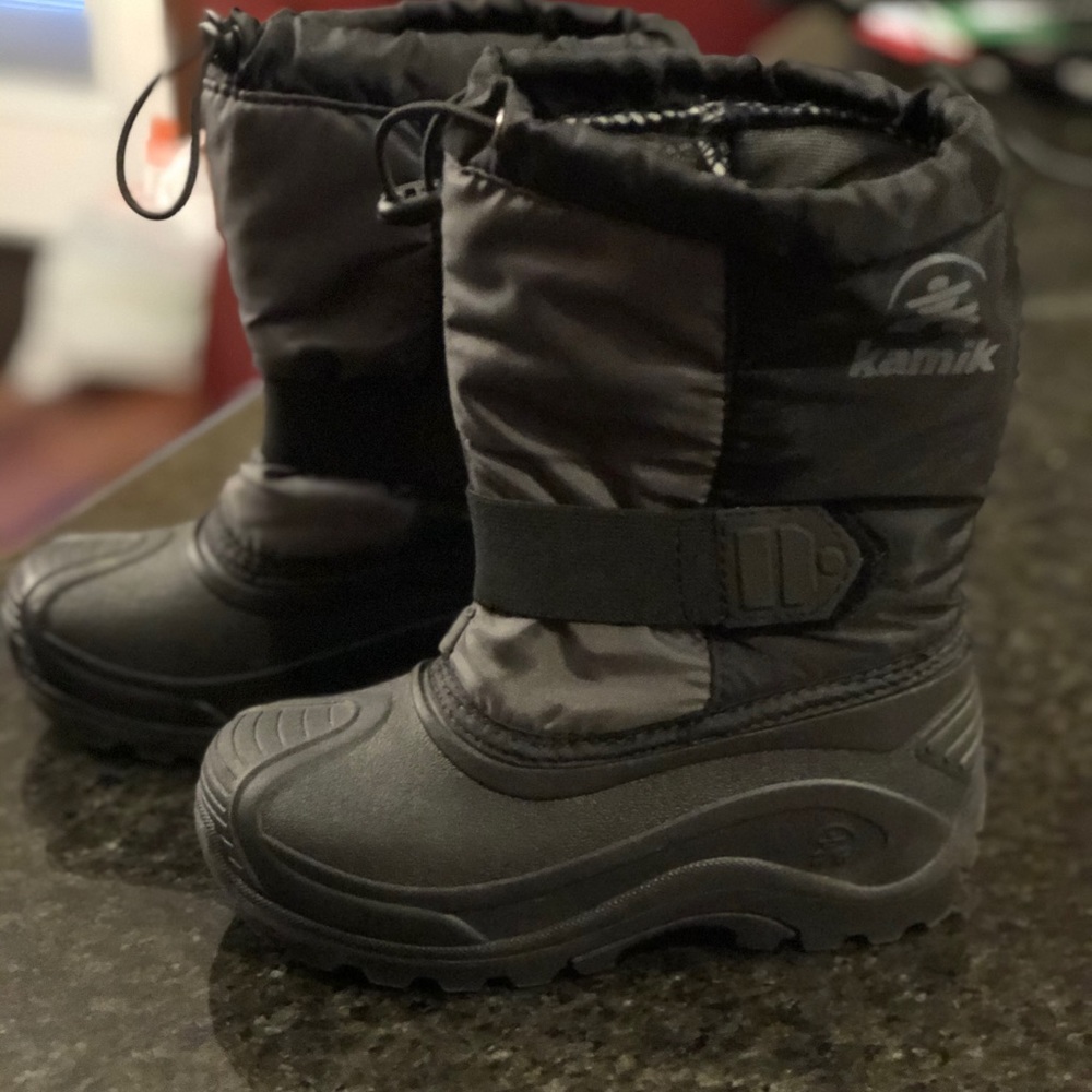 Toddler boys size 13 lined snow boots